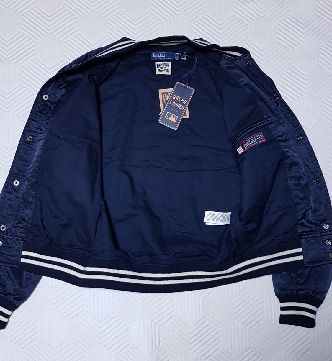 [새상품/M] 폴로 x MLB 뉴욕 양키스 바시티 새틴 자켓 팝니다. 상품이미지4