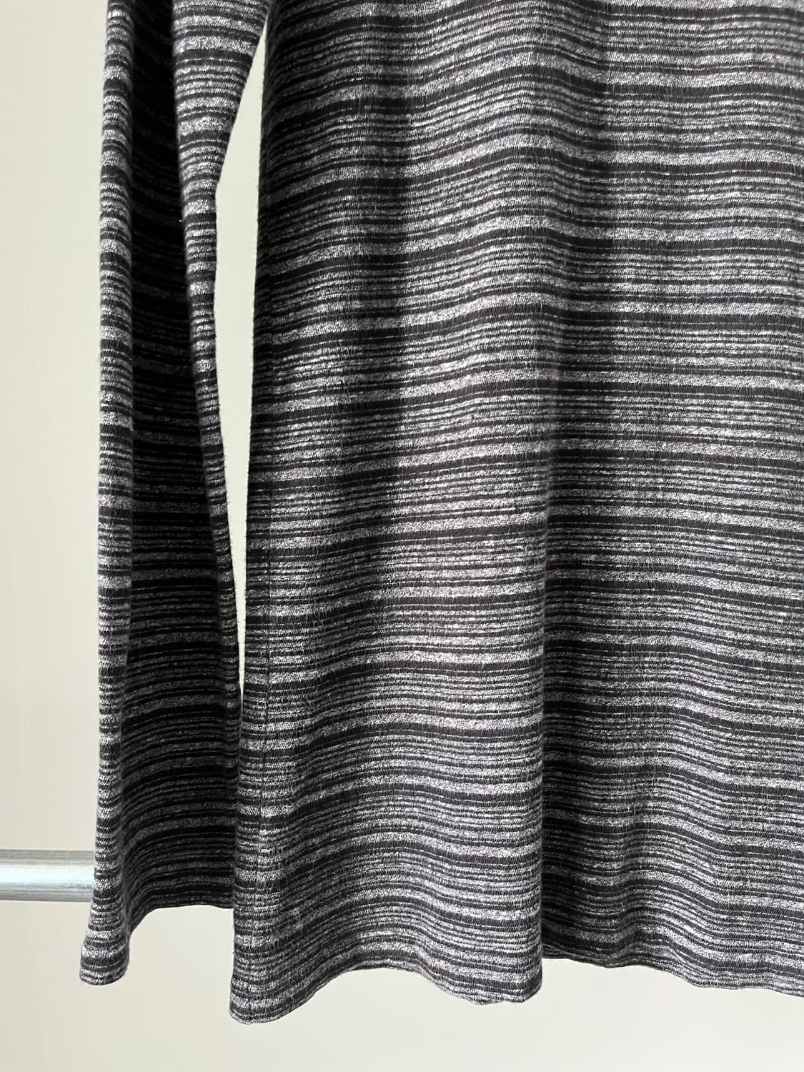 The Viridi-Anne Striped Long Cutsew 상품이미지6