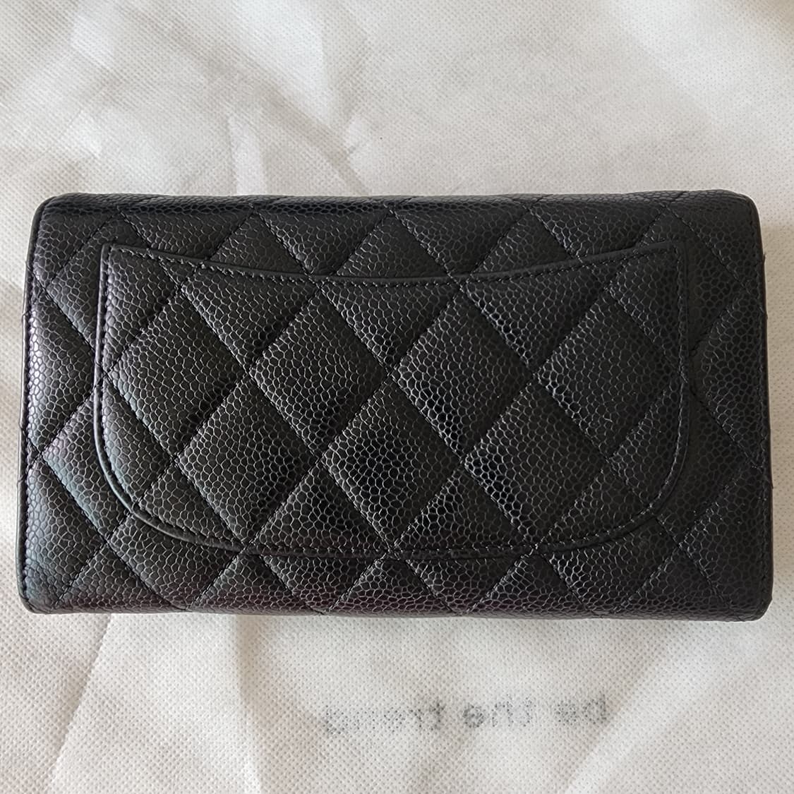 상태최상 샤넬 클래식 캐비어 플랩 장지갑 블랙 금장 상품이미지5