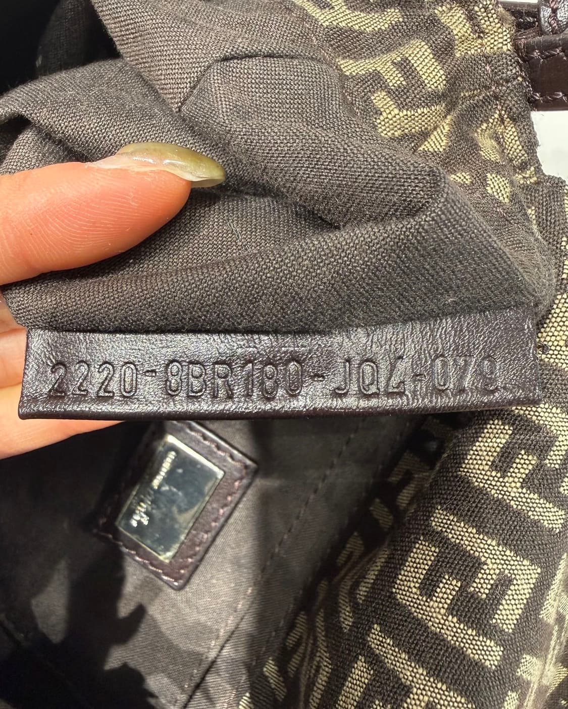 펜디 딥브라운 주카 바게트 숄더백  상품이미지9