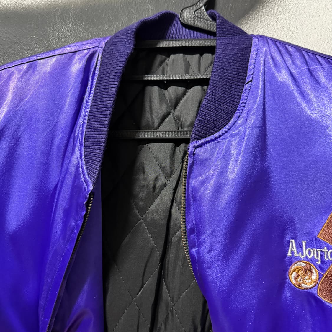 VTG 빈티지 올드스쿨 자수 디테일 사틴 크롭 봄버 바시티 자켓 상품이미지5