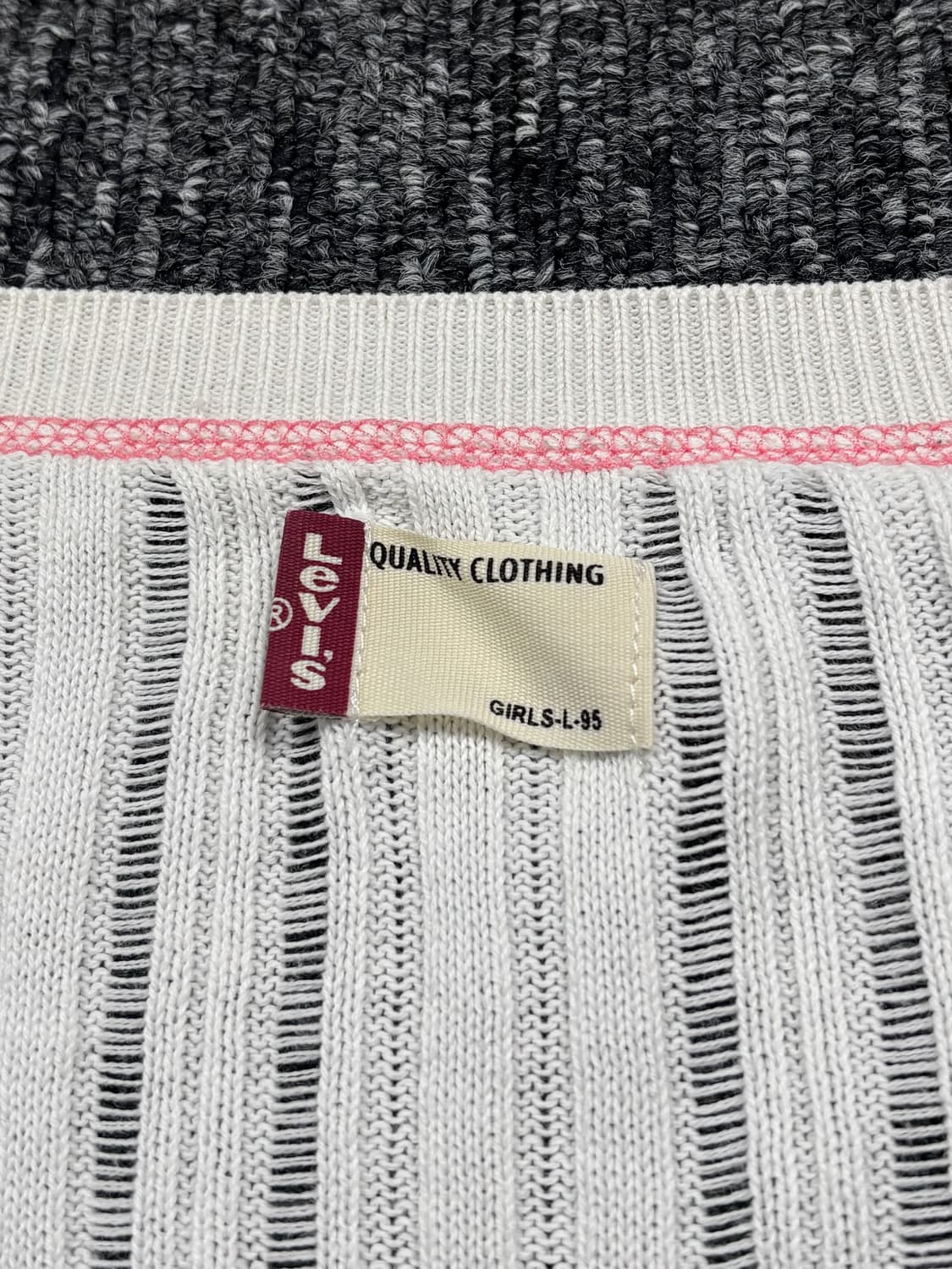 리바이스 화이트 브이넥 니트 상품이미지6