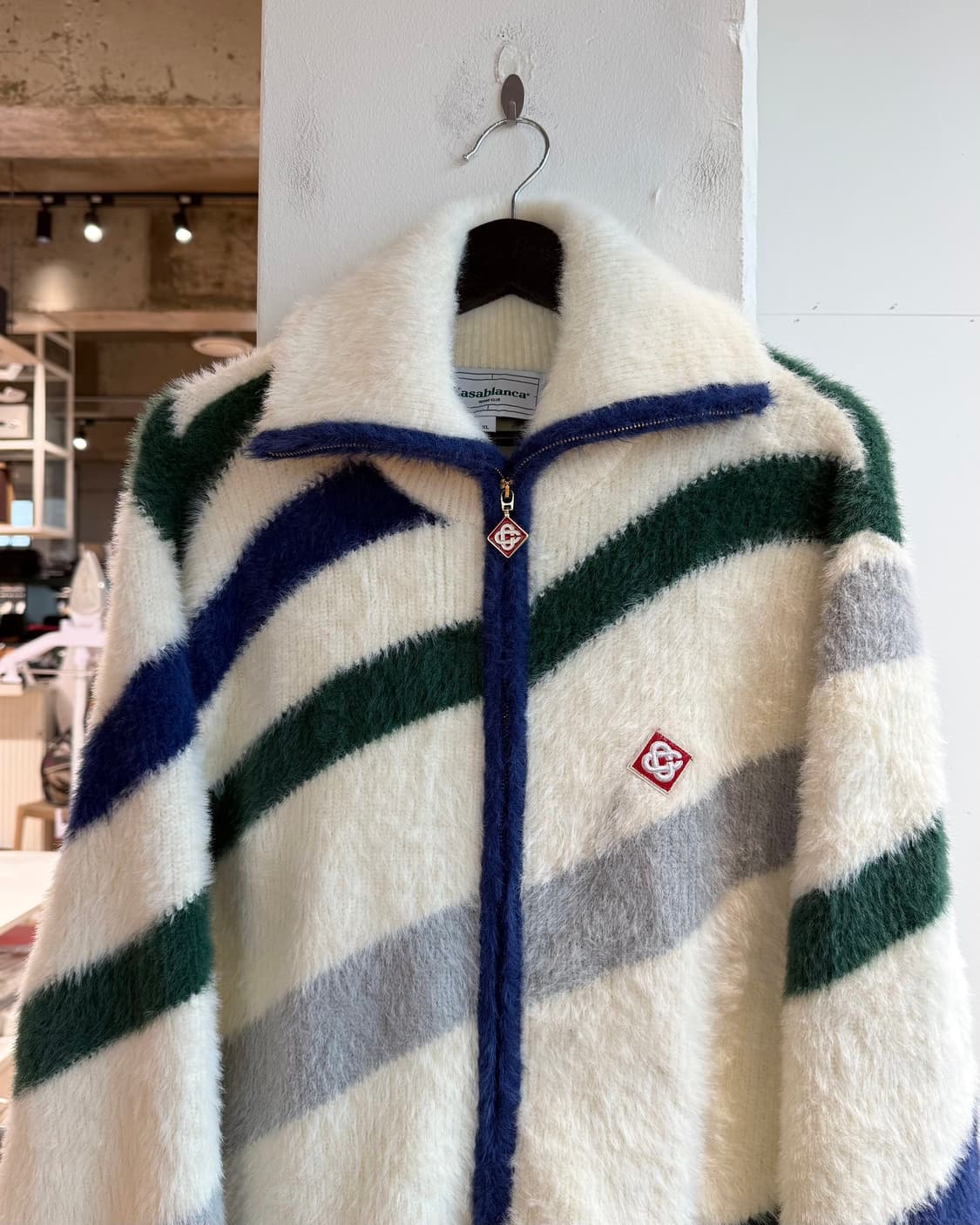 카사블랑카 오프 화이트 퍼리 스트라이프 집업 자켓 상품이미지3