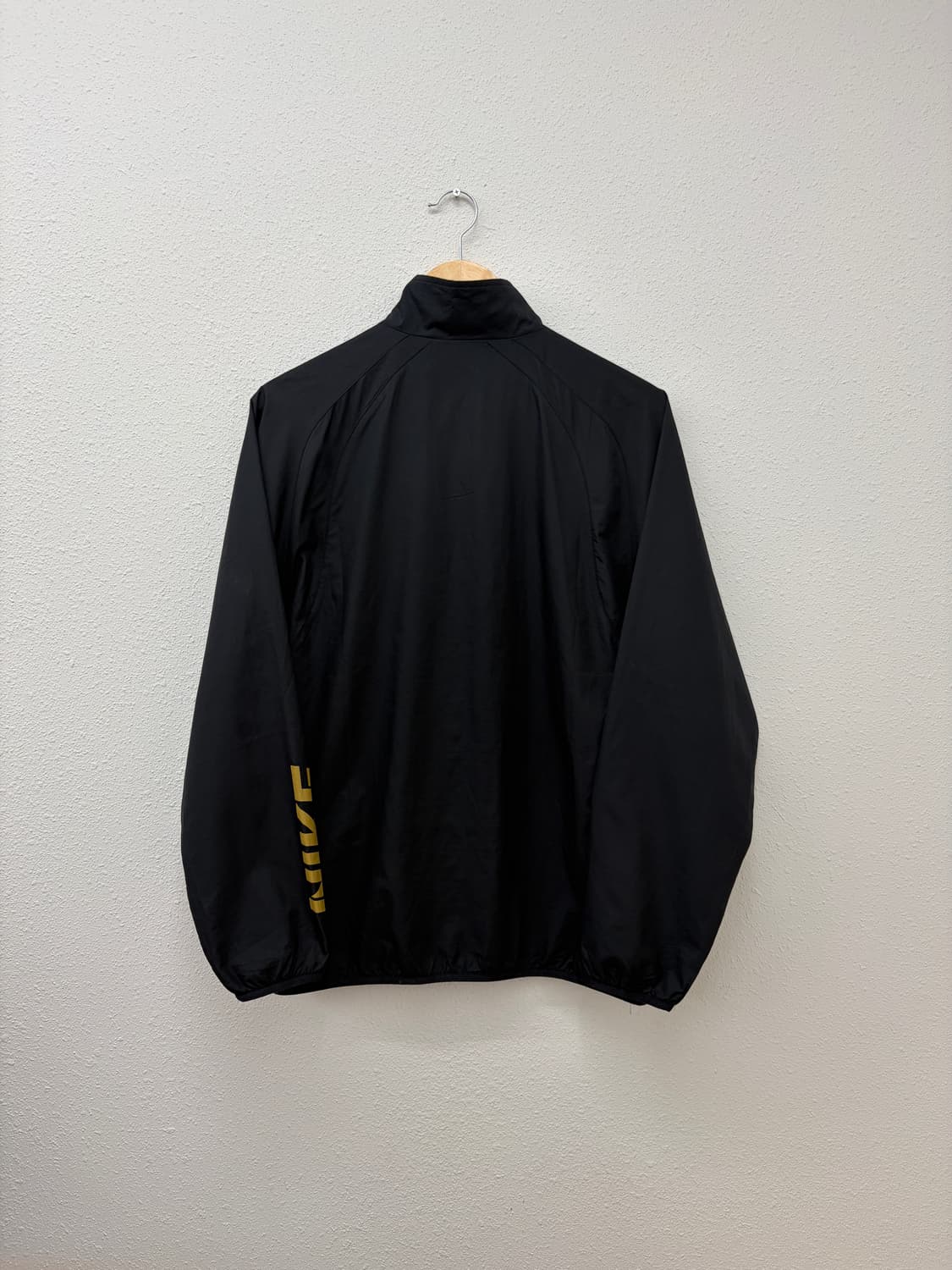 나이키 블랙 골드 스우시 경량 윈드브레이커 상품이미지4