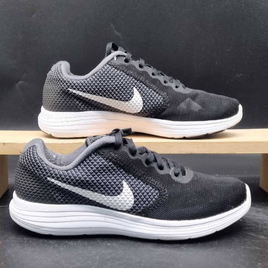 나이키 레볼루션3 여성런닝화240 상품이미지1