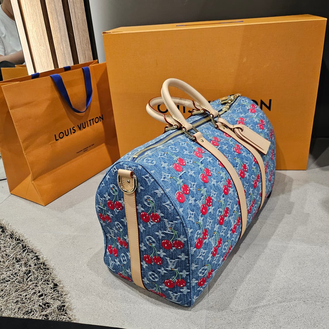 루이비통 x 무라카미 타카시 키폴 반둘리에 45 모노그램 체리 데님 상품이미지8