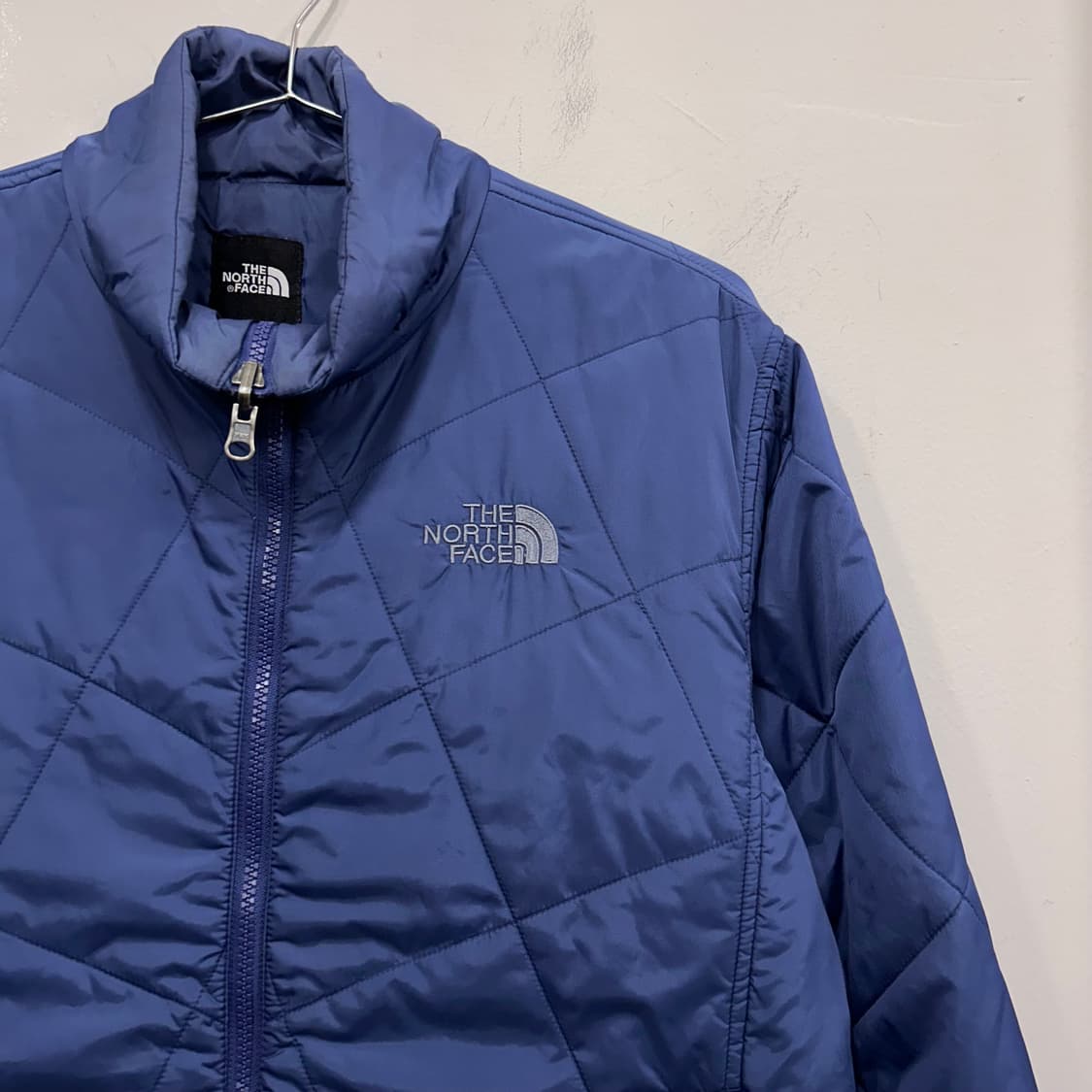 노스페이스 스몰로고 이너겸용 퀼티드 경량패딩 상품이미지1