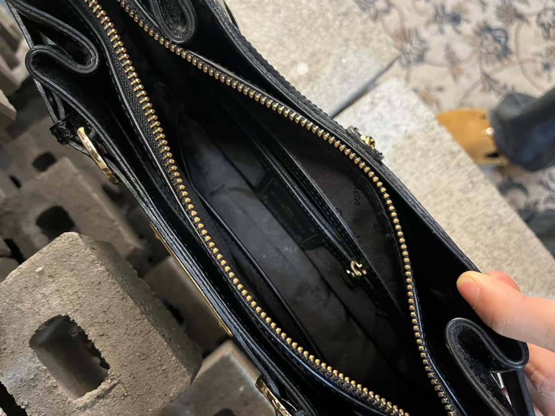 발렌시아가 크로커다일 엠보 숄더 백 상품이미지7