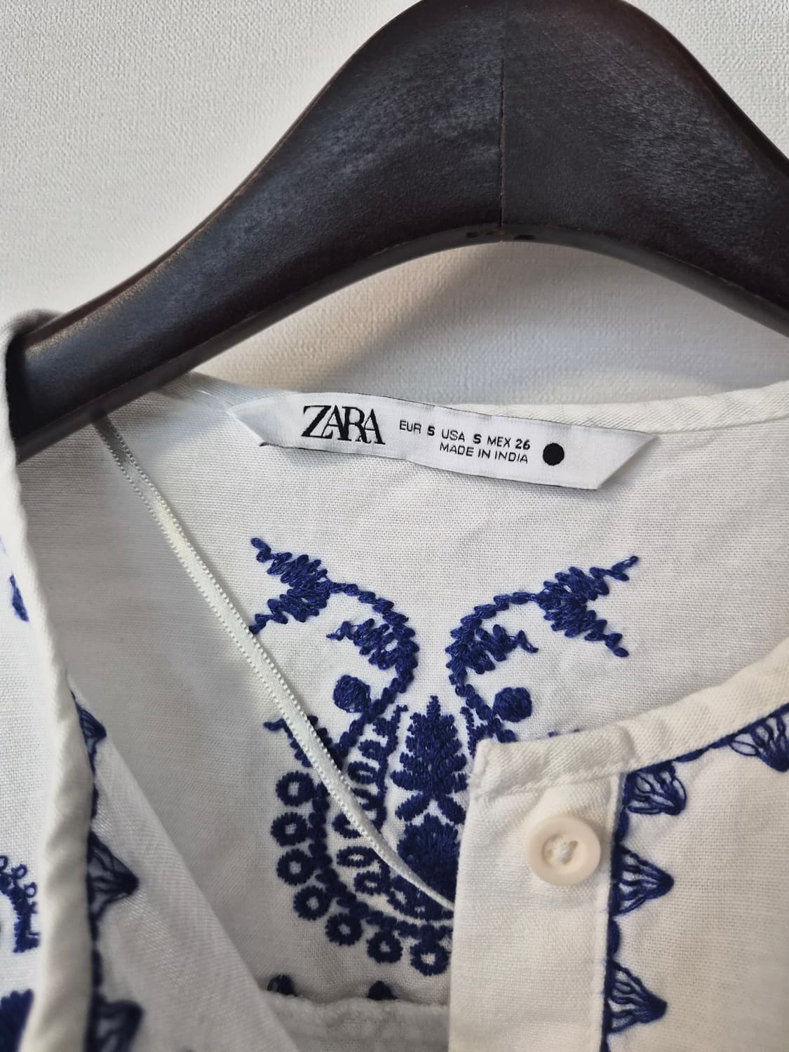 자라(ZARA) 화이트 블루 자수 블라우스 (S사이즈) 상품이미지3