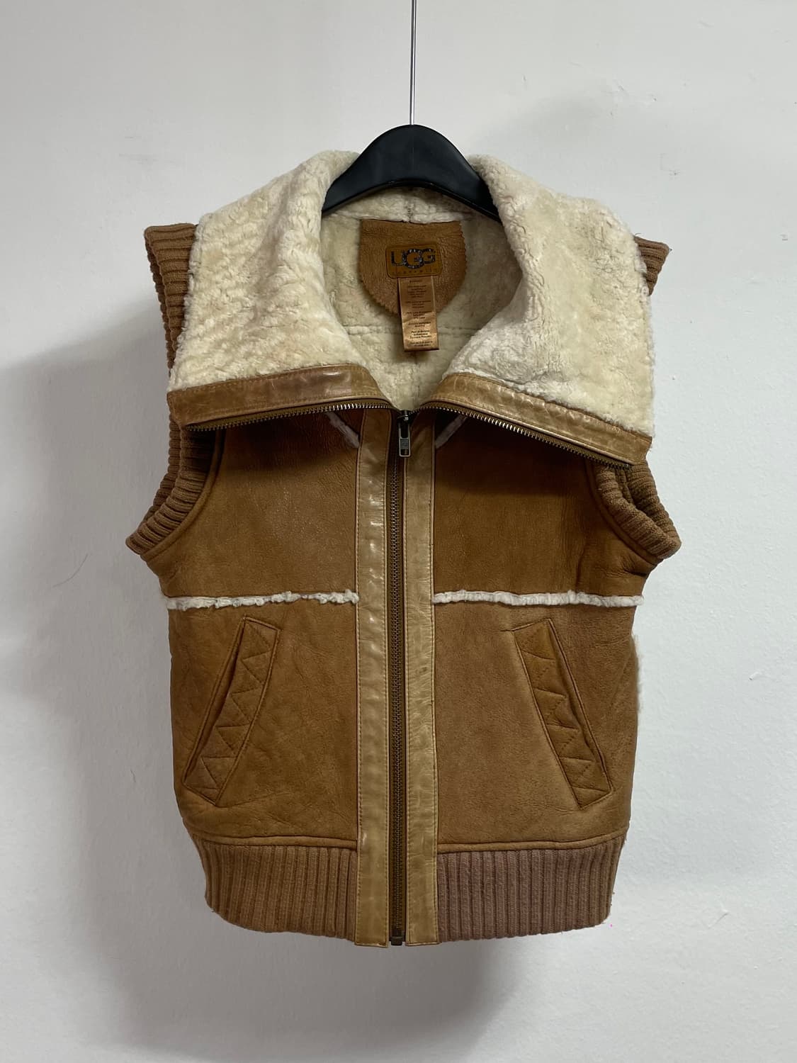 UGG 어그 우먼스 리얼레더 베스트 무스탕 자켓 (on.447) 상품이미지1