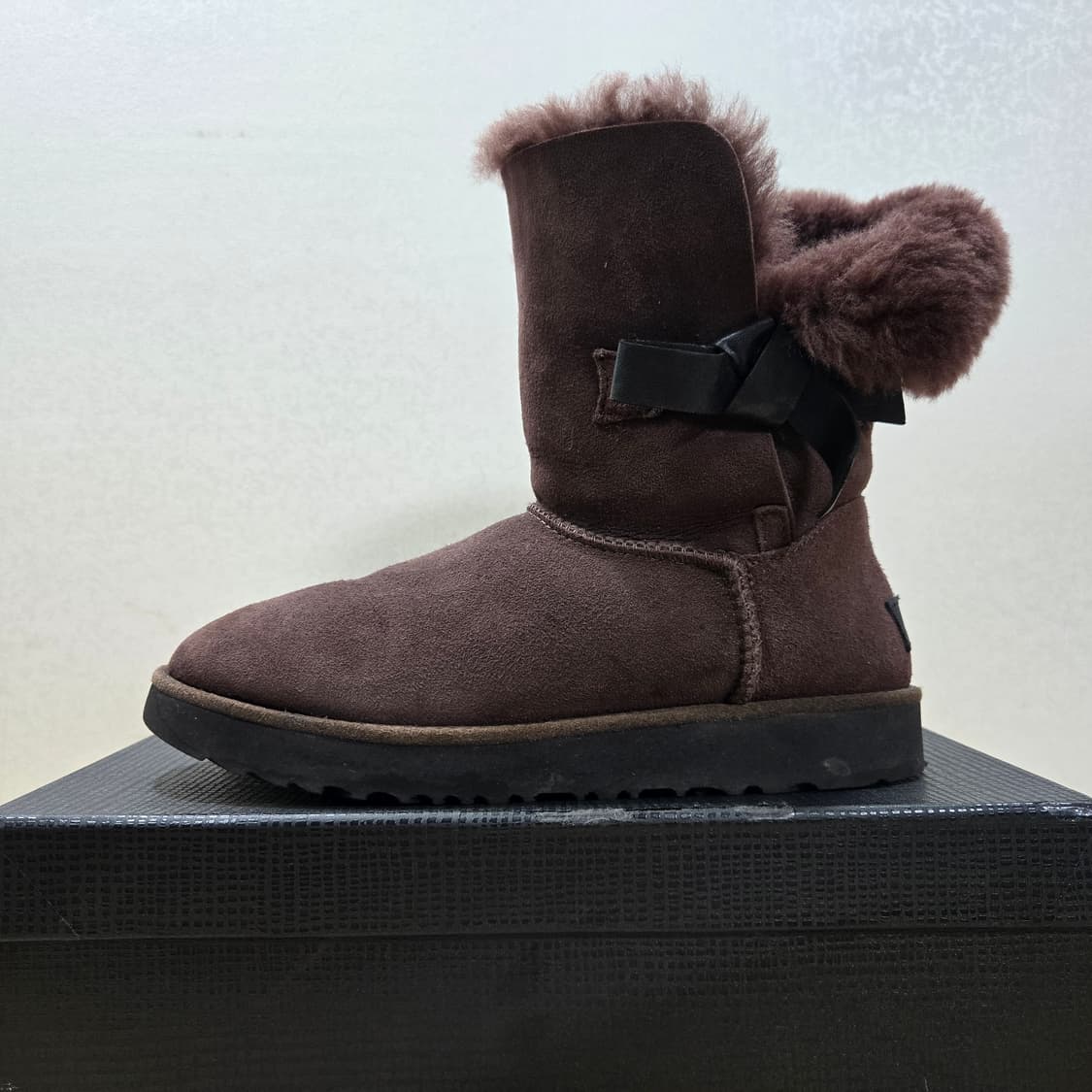 245 어그 UGG 클래식 Knot 초코 상품이미지3