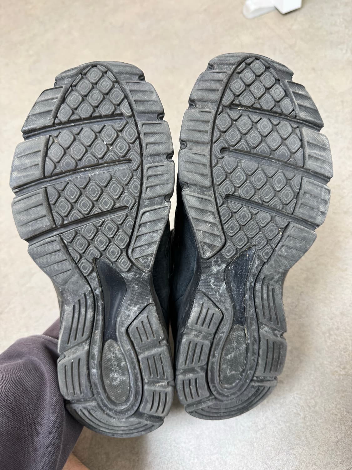 뉴발란스 990v4 트리플블랙 255 상품이미지3