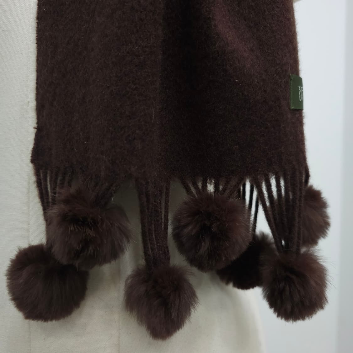 브라운 울 폼폼 트리밍 숄 머플러 상품이미지4