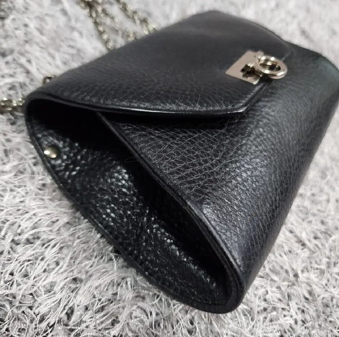 페라가모 체인 미니 크로스백 상품이미지3