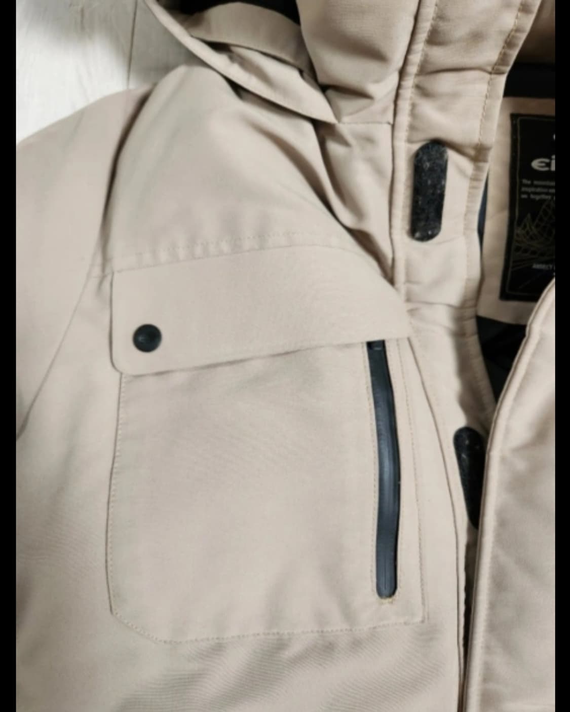 아이더 카라스 다운 패딩 점퍼 M

사용감외에 오염 하자 없이 깨끗해요
 상품이미지5