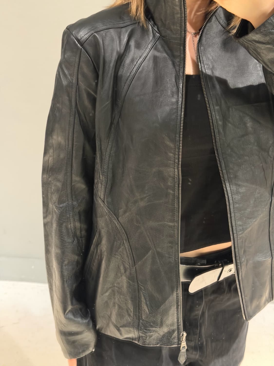 high-neck line detail leather jacket 상품이미지4