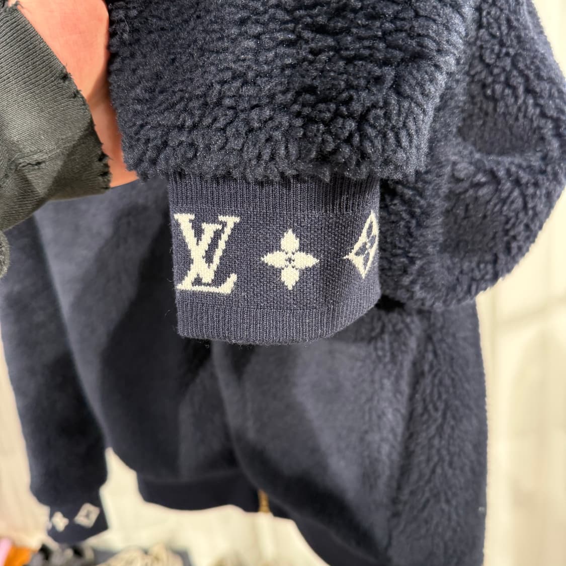 [정품] 루이비통 모노그램 레더 패치 플리스 블루종 L1AGLXL 상품이미지7