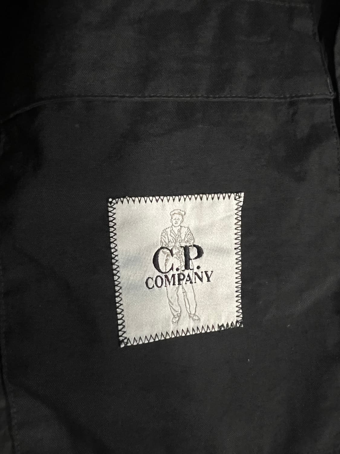 Cp company 크롬-R 블랙 자켓 상품이미지4