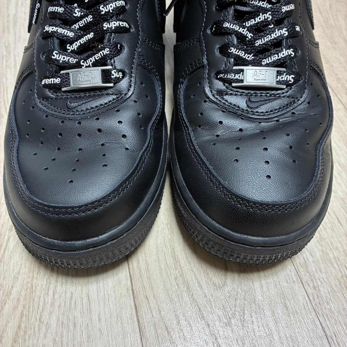 [새상품급] 나이키 x 슈프림 에어포스 1 로우 블랙 (260) 상품이미지9