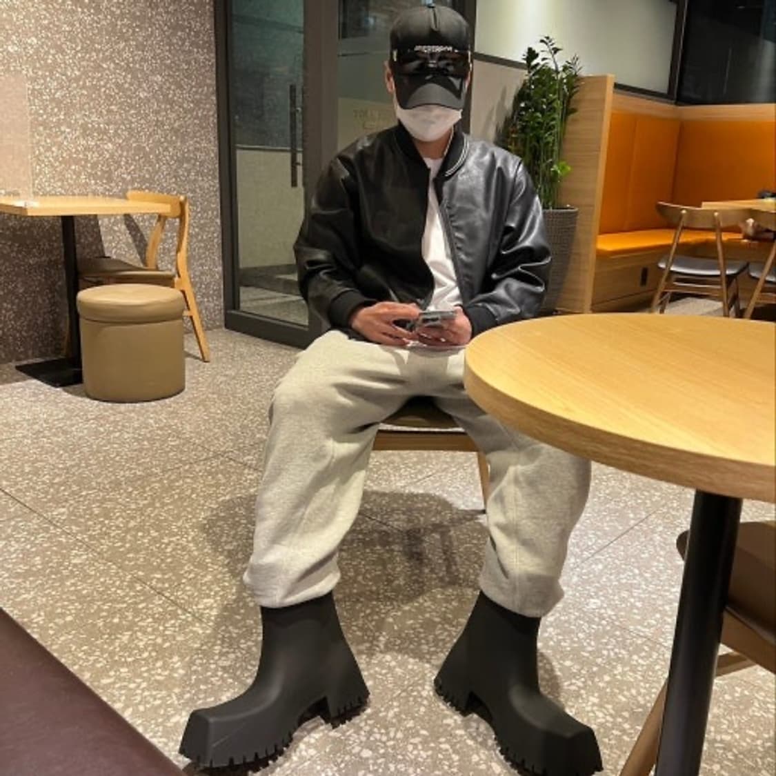 [C40]발렌시아가 트루퍼 러버 부츠 판매 상품이미지1