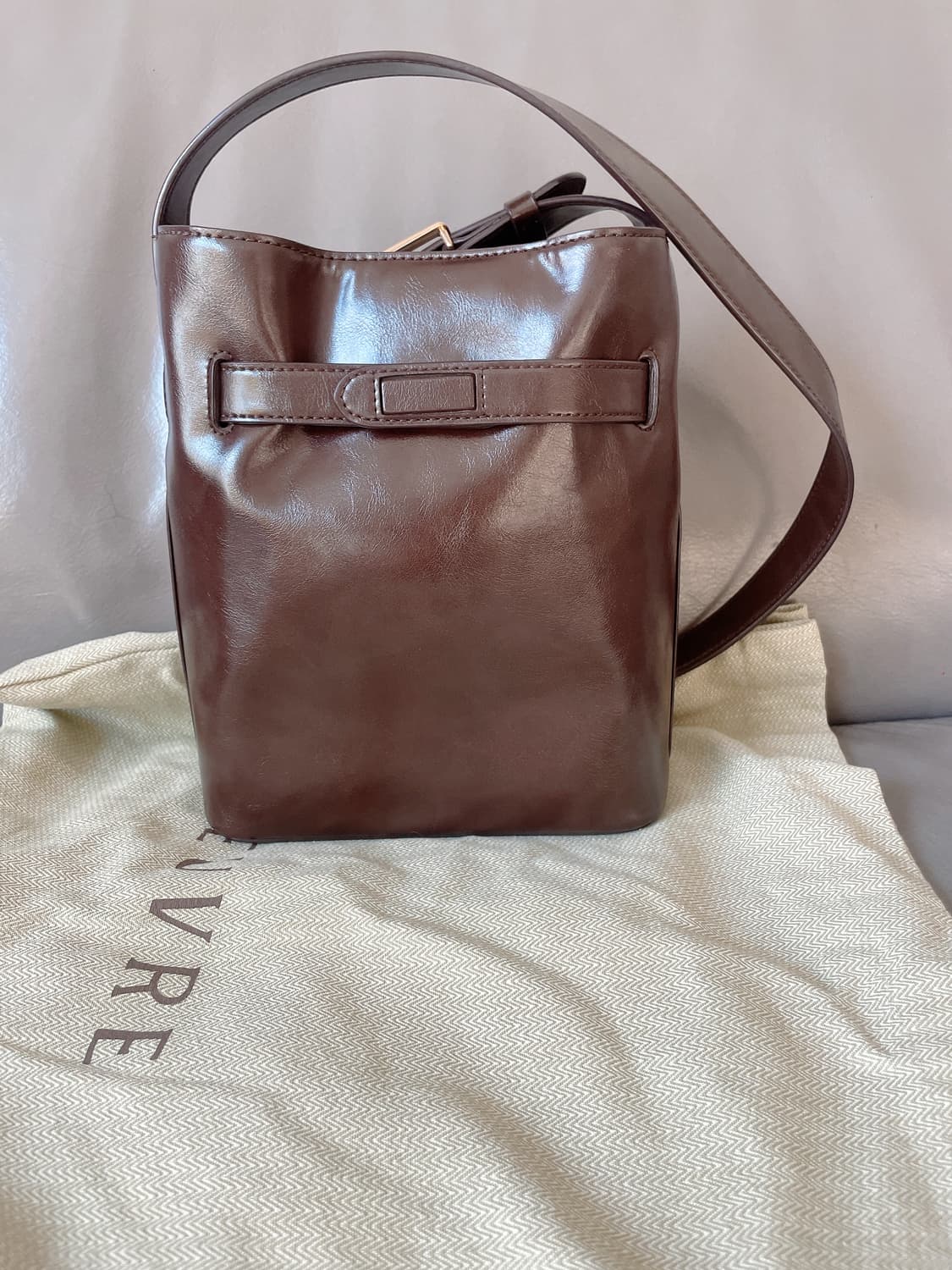 루에브르 삭드생뛰 스몰 브라운 버킷백 상품이미지2