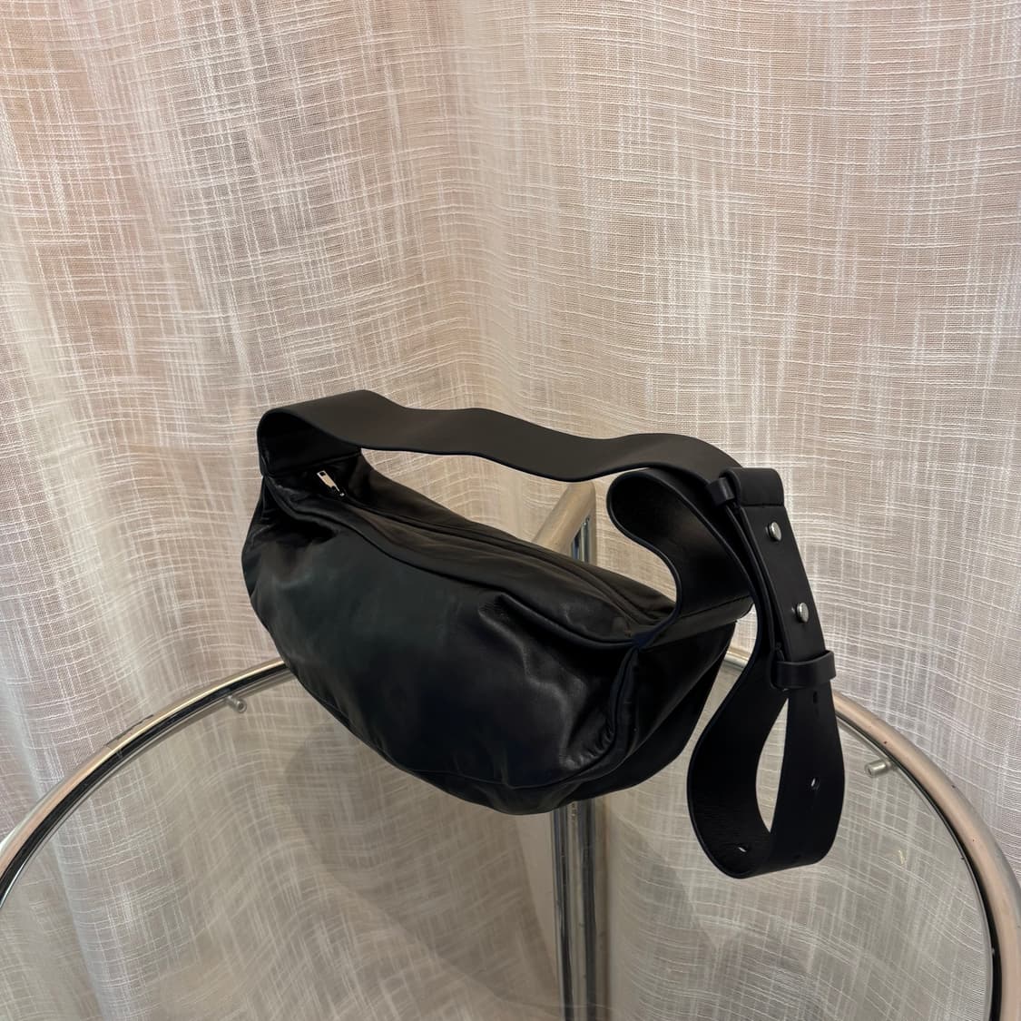 정품 COS 가죽 크로스백     상품이미지3