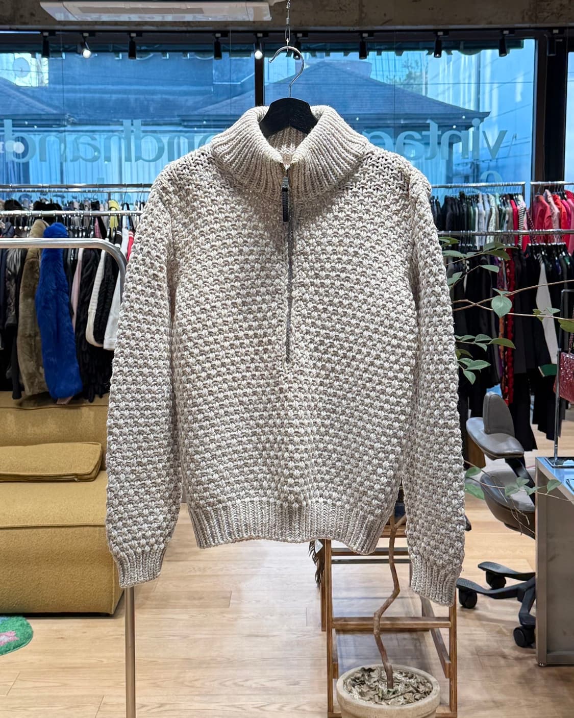 프라다 베이지 하프 집업 암패치 니트 상품이미지1