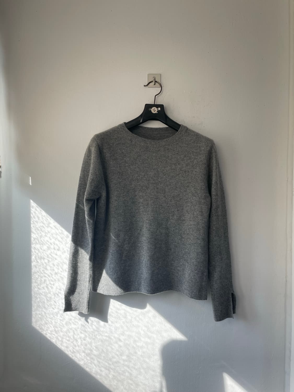 서브셋 프리미엄 라운드넥 울캐시 니트 그레이 새상품 상품이미지1