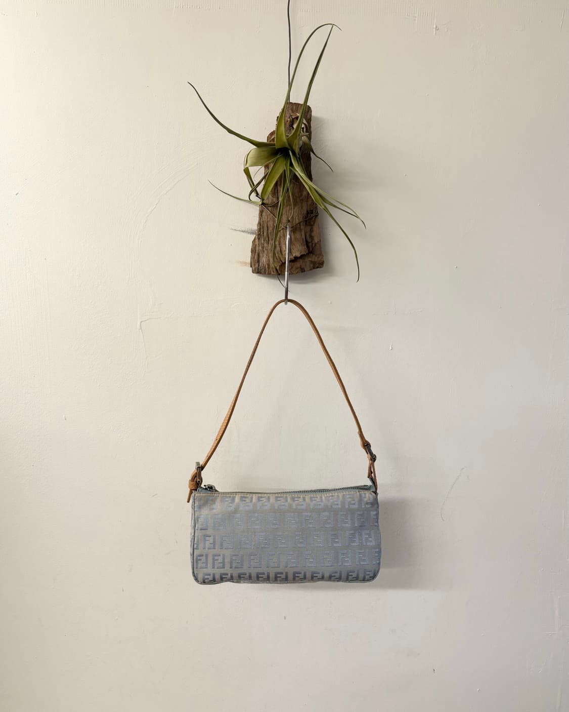 펜디 라이트 블루 바게트 백 상품이미지1