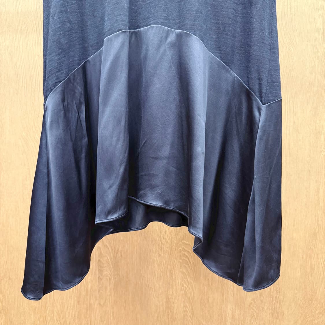 브루넬로 쿠치넬리 터틀넥 반팔 니트 실크 레이어드 플레어 디테일 네이비 상품이미지5