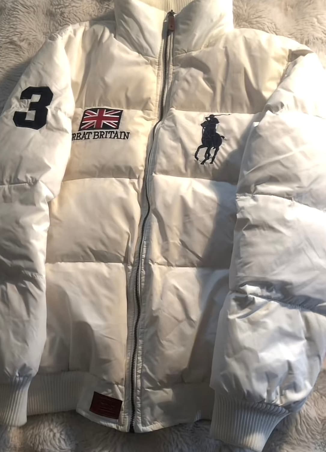 폴로 빅포니 패딩 크림색상 구합니다 상품이미지1