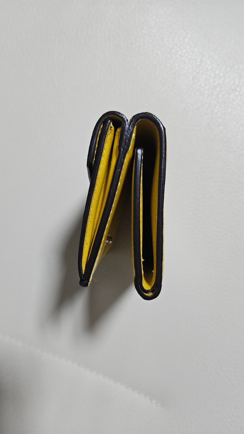 펜디 옐로우 마이크로 트리폴드 반지갑 상품이미지2