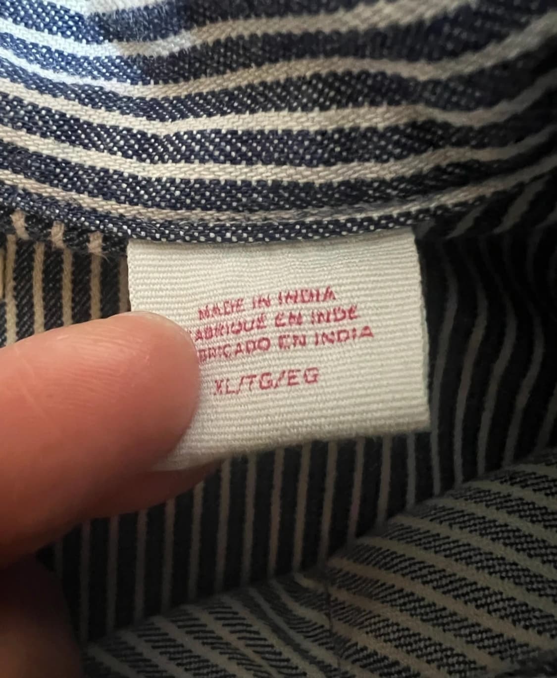 리바이스웨스턴 네이비 스트라이프 코튼긴팔셔츠

 상품이미지4