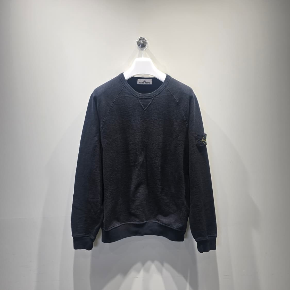 [중고/정품] 스톤 아일랜드 와팬 패치 맨투맨 블랙 L 상품이미지1