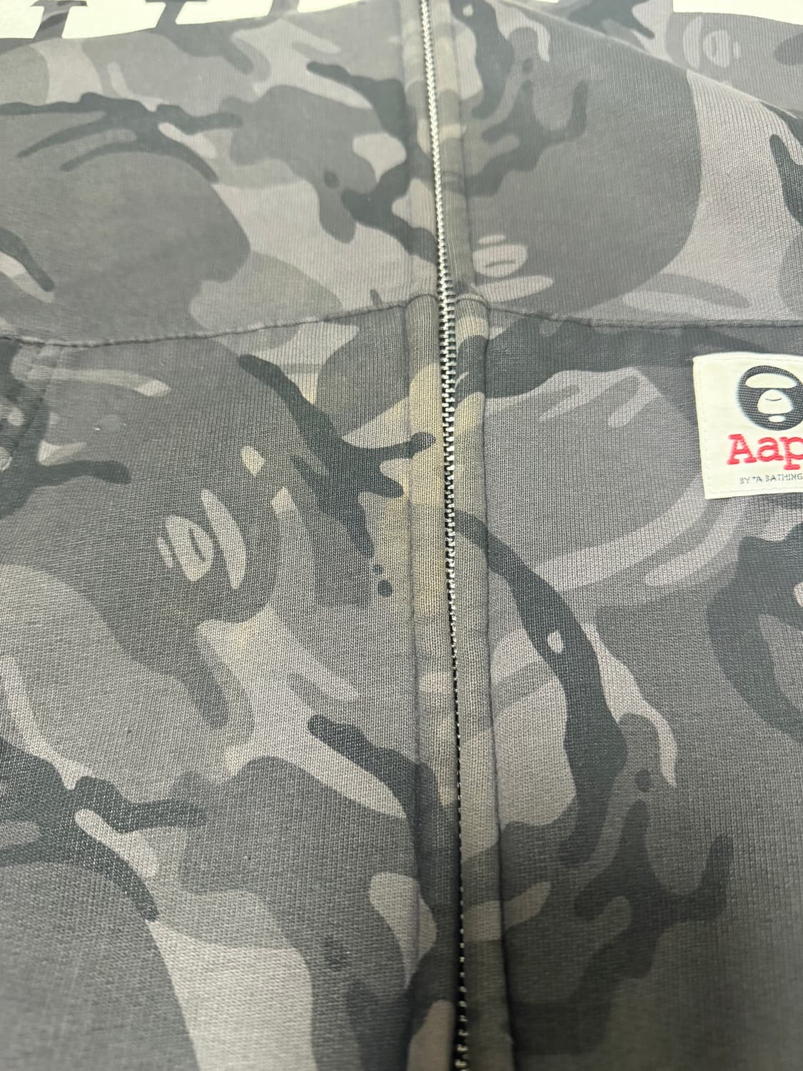 에이프 흑계 후드 집업 상품이미지5