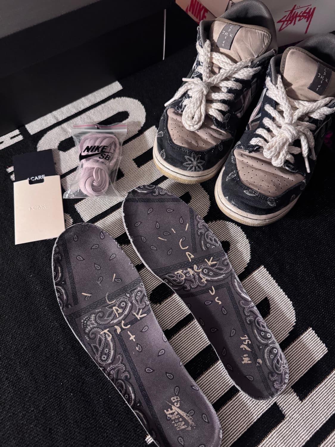 나이키 트래비스 스캇 SB 덩크 로우 상품이미지1