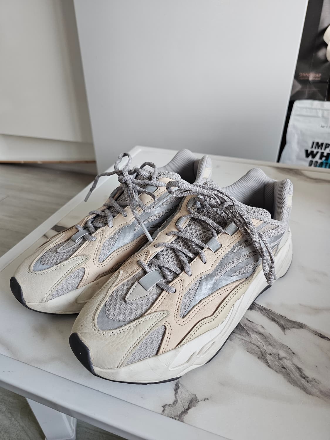 이지부스트700v2 크림, 275 정품 상품이미지1