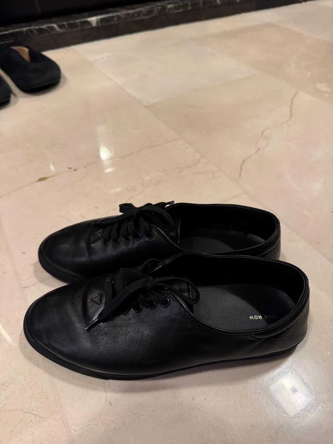 The Row 여성 가죽 구두 블랙 상품이미지3