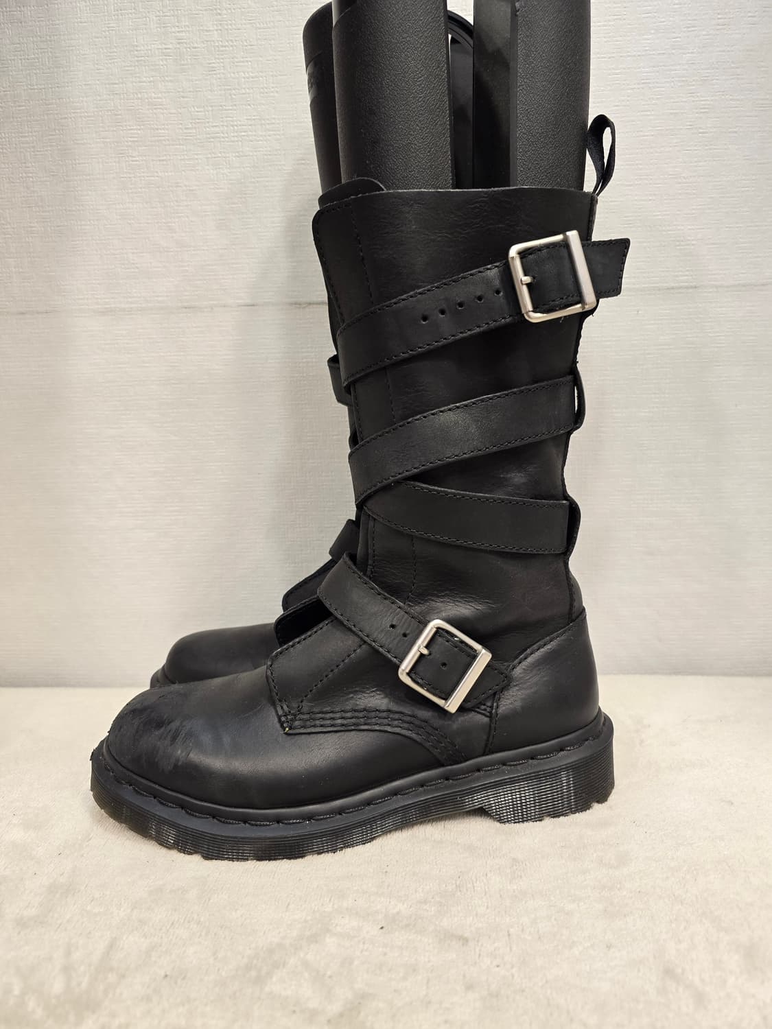 닥터마틴 로렌 블랙 가죽 스트랩 버클 부츠 230 상품이미지1