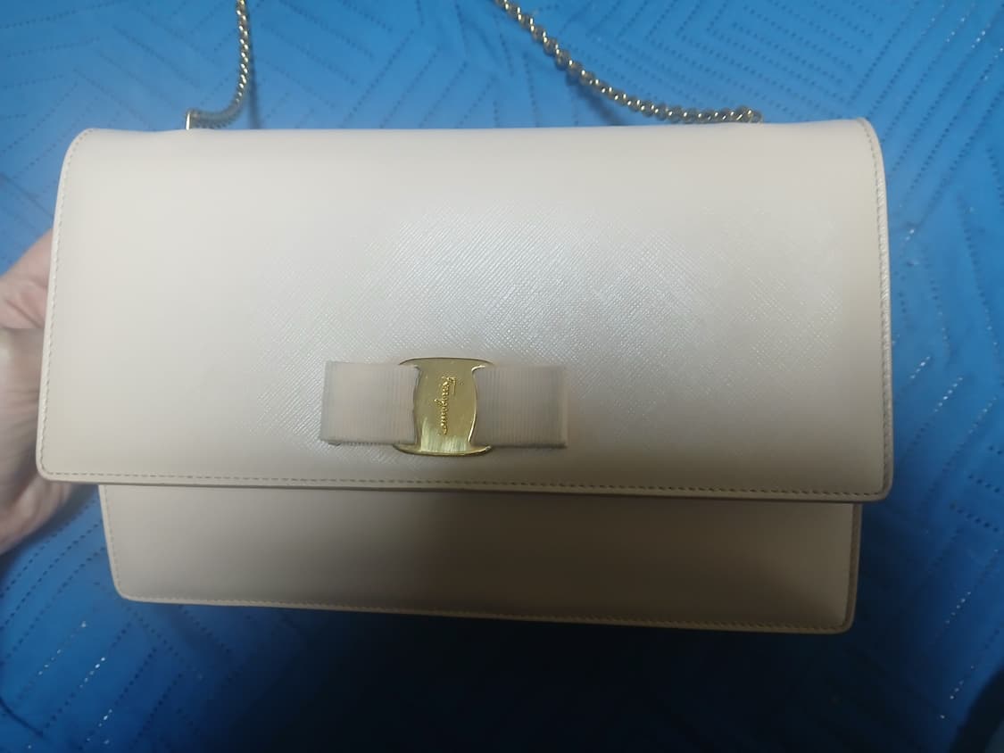 정품 페레가모 지니 크로스백 상품이미지1