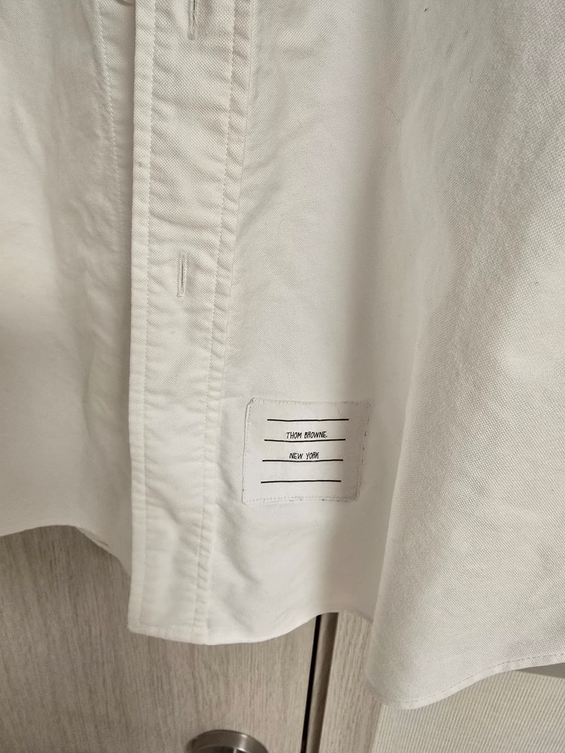 톰브라운 삼선 암밴드 셔츠 3 상품이미지2