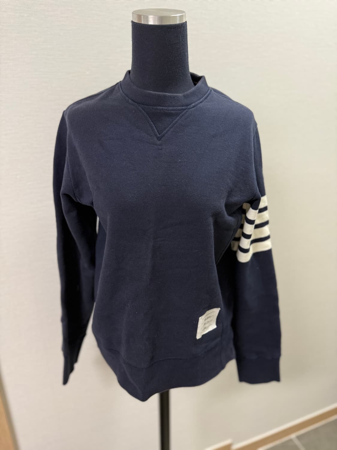 톰브라운 맨투맨 상품이미지1