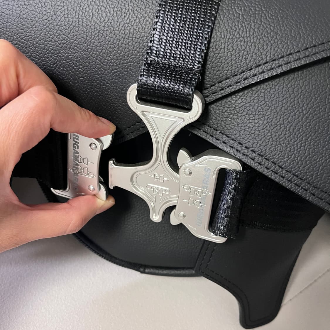 이우가마카라스 Triple Covered Crow Buckle Bag 상품이미지3