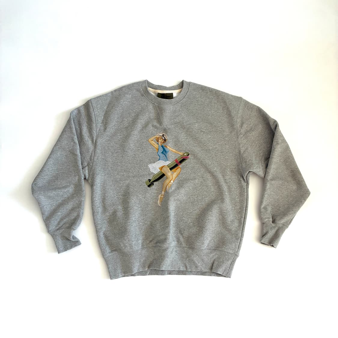 아웃스탠딩 밀리터리 핀업걸 맨투맨 멜란지그레이  상품이미지1