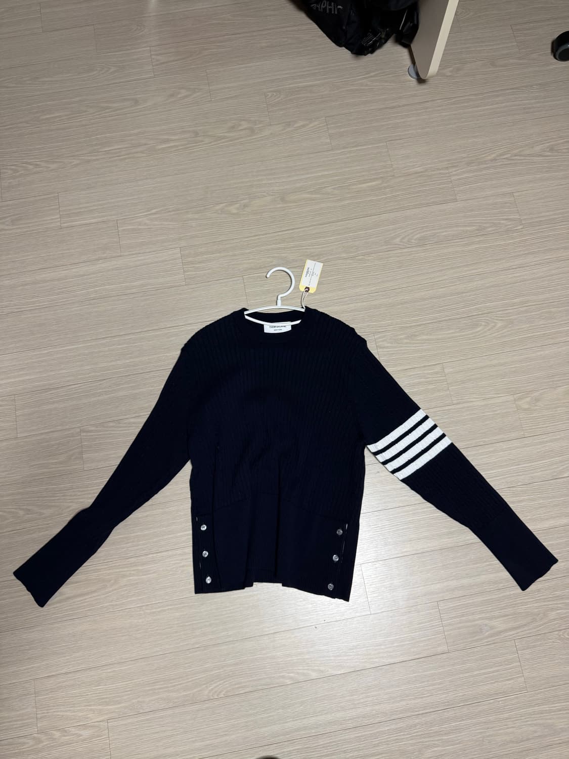 톰브라운 사선니트 상품이미지1