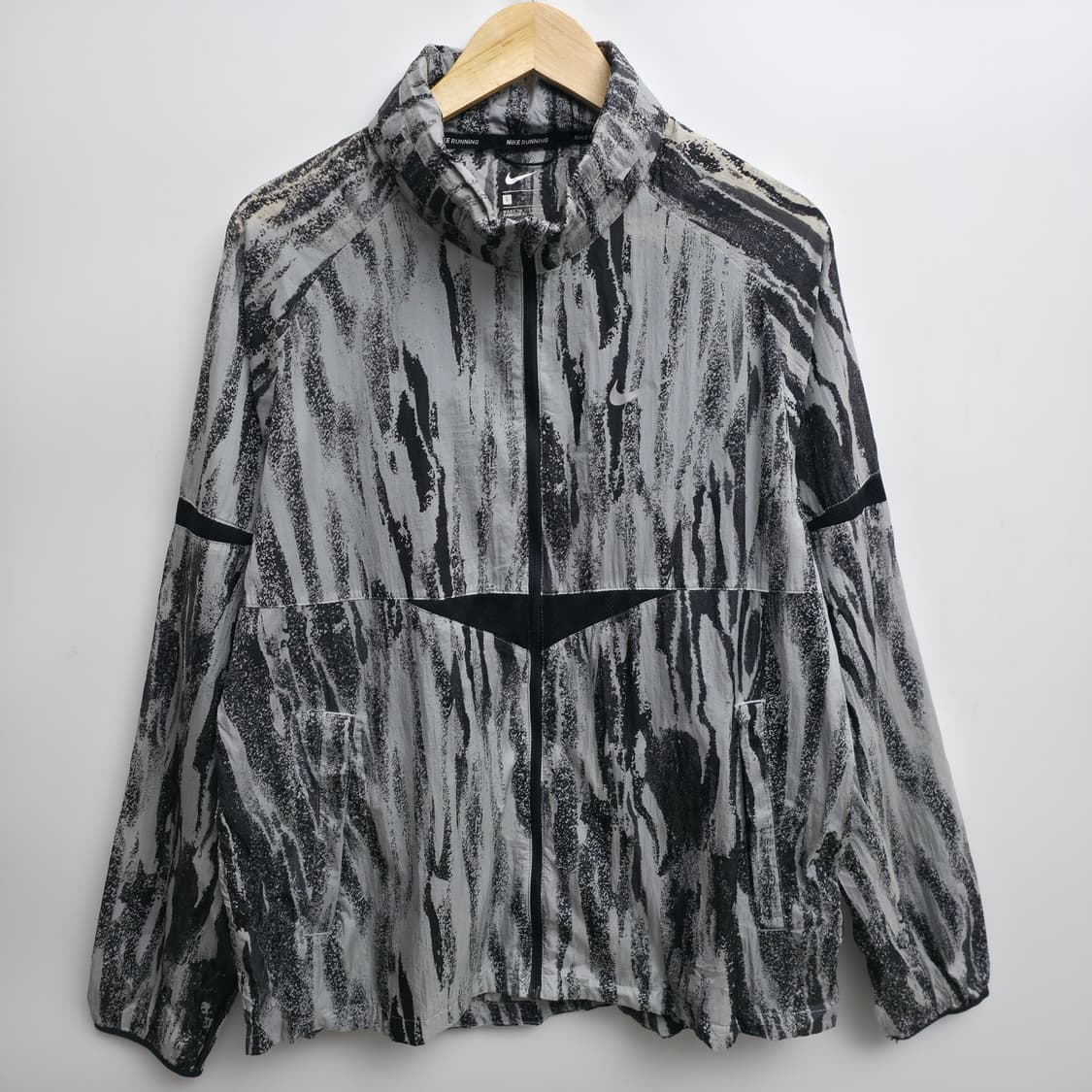 [L] 나이키 러닝 경량 바람막이 상품이미지1