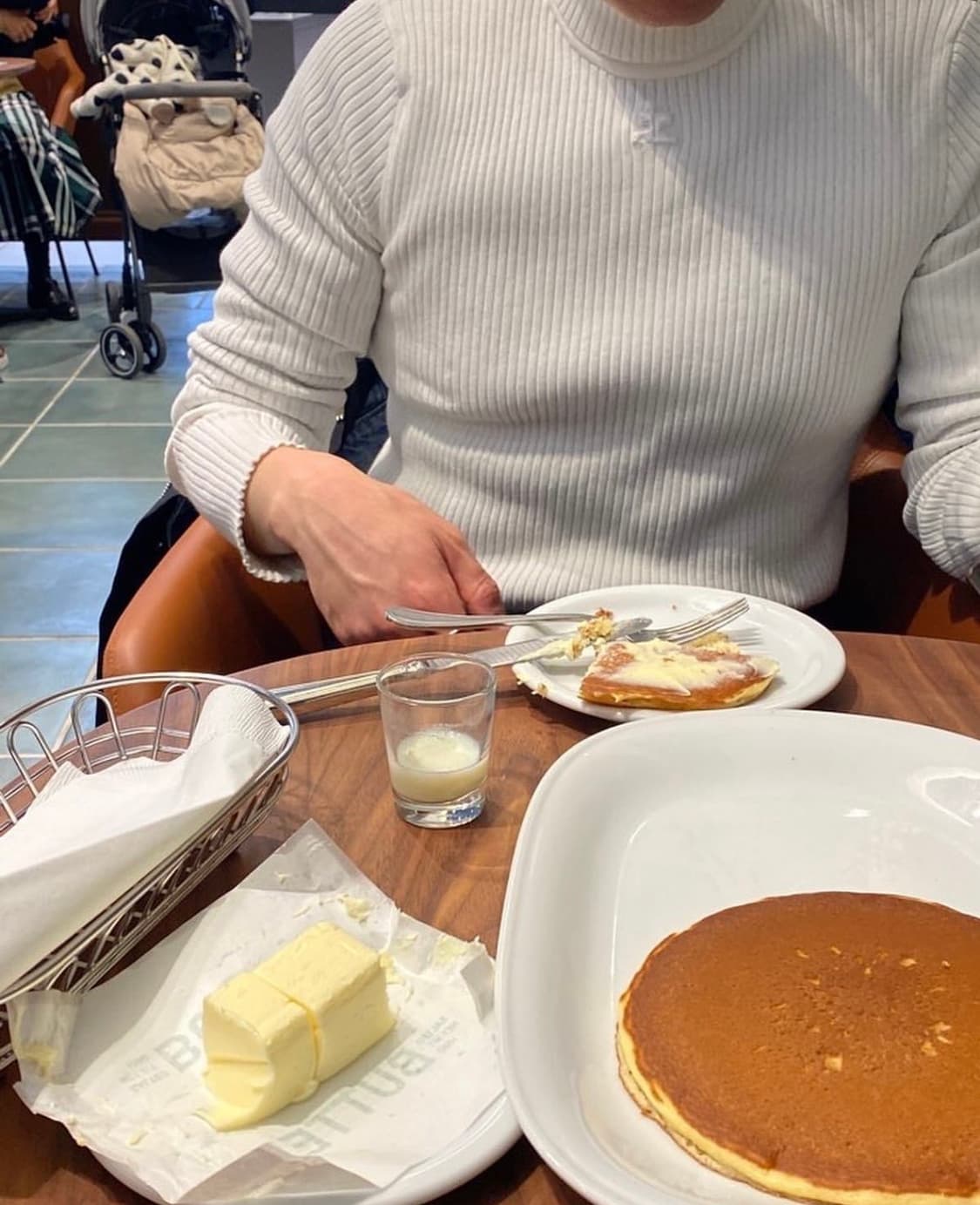 꾸레쥬 / 화이트 로고 니트 / L 상품이미지4