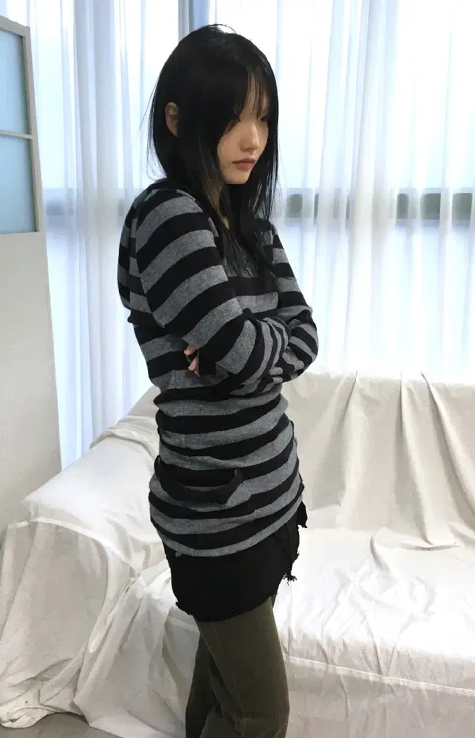 나의 나인 이즈이즈 스트라이프 후드 니트 차콜 상품이미지1