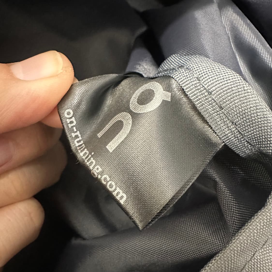 [새상품] On Running 온러닝 경량 백팩 그레이 상품이미지8