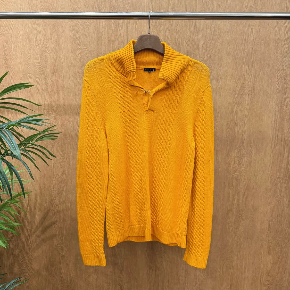 띠어리 하이넥 울 케이블 니트 하프 집업 여밈 디테일 레귤러핏 오렌지 상품이미지1